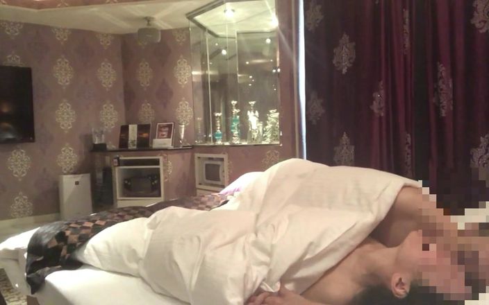 akeieroi: Videoclip sexual nostalgic la hotel al cuplului infidel