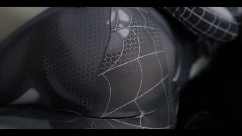 deafheaven666: Colmekin Girl Spiderman Tobrut Indo Uses Skincare Bottle