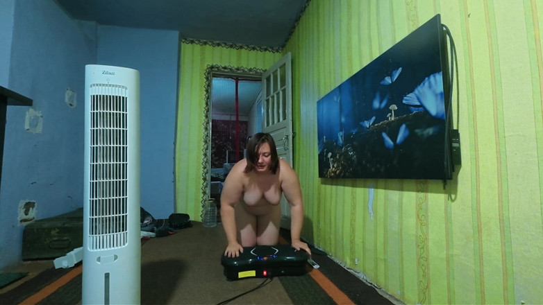 SchoolPrincess: Full Body Big Tits Babe on Scale &amp; Vibrating Platform Inserts...