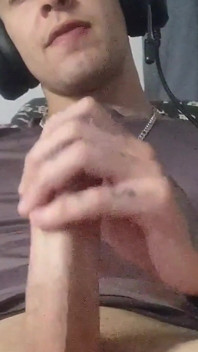 Jag spelade in en solo handjob, när Debora Prado såg det, ville hon gå ner på mig och ge mig en perfekt djup avsugning