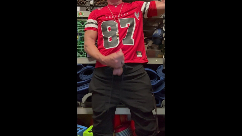 JockDad87: Jockdad87 vystříkne do svého dresu spoustu s číslem 87.