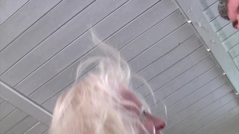 Fickparty: Granny enjoys privat swinger-gangbang