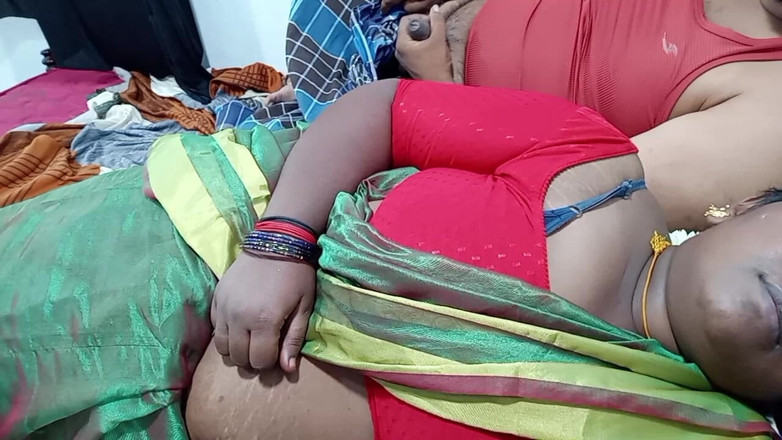 Veni: Мачуха ділить ліжко з пасинком, потім облизує пизду і жорстко трахається, гаряче дивовижно