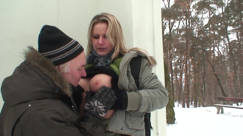 Emma Gold: Sexy blonde fucks outside in the snow