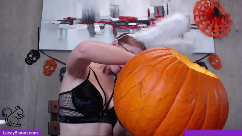 Lacey Bloom: Živá show dýňové vyřezávání 2611