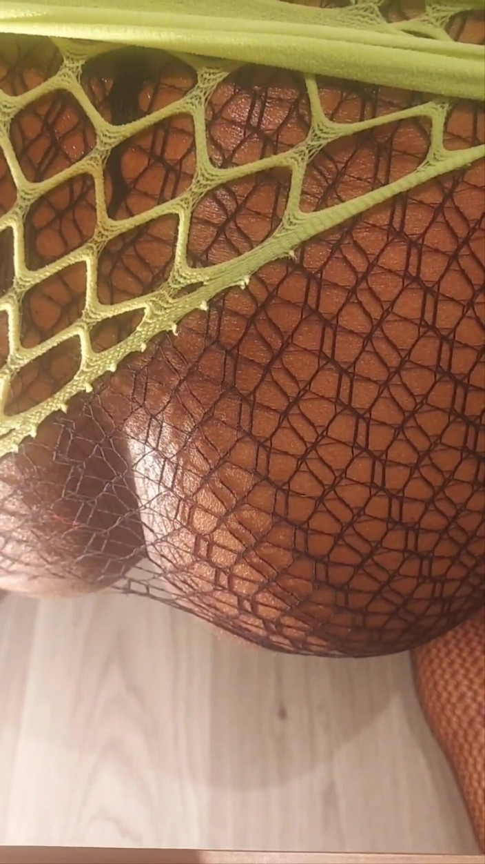 Milah CrossxxX: JOI Dirty Talk in French Femdom Training Beautiful Ass Close-up...