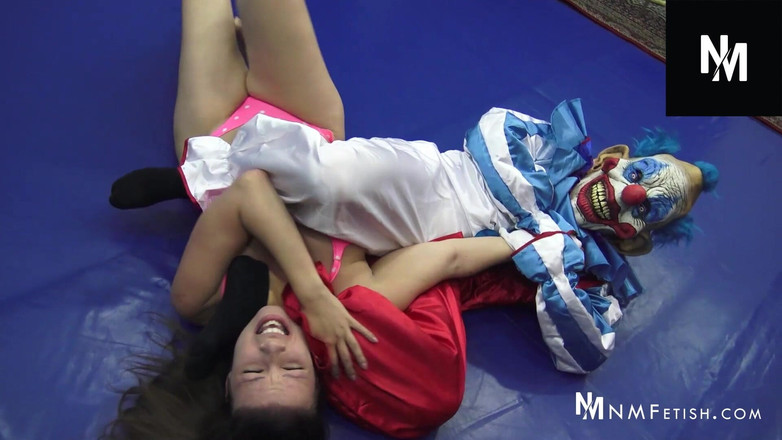 NM fetish wrestling videos by Princess Nikki: 苏菲摔跤小丑