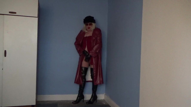 Leather Kirsten: 玩在皮革