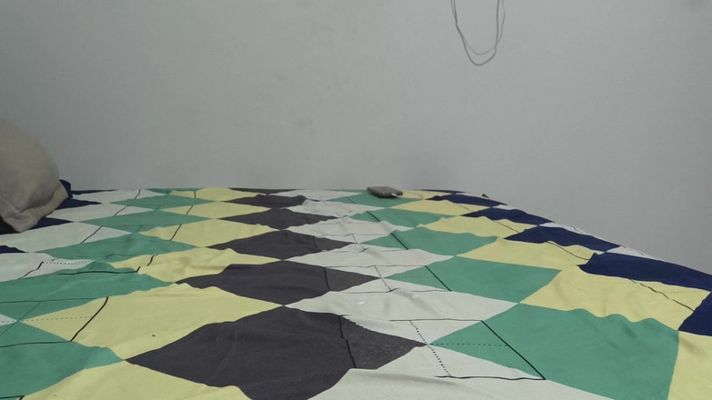 PATY PATY: 私はパンティを履かずにバルコニーにいて、隣人が見ているのを見つけて、私のアソコを見せて寝室に招き入れました...I H