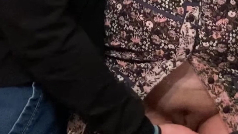 Niki studio: Dziwny zboczeniec wcierania cipki w metrze