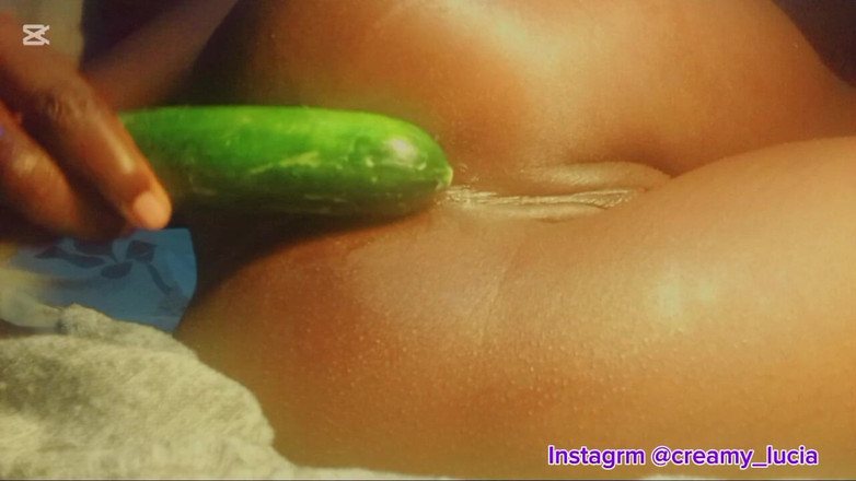 SEXXYPERIS DONUTS: Prima volta anale, stretto allenamento anale con un cetriolo