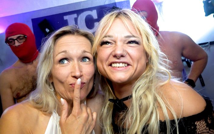 Andy Star: Partouze, les blondes les plus perverses d’Allemagne se font baiser...