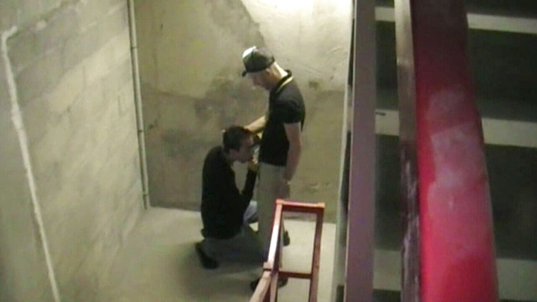 STRAIGHTS BOYS COERCED TO FUCK GAY: La giovane gay lazione viene scopata da un ragazzo etero...