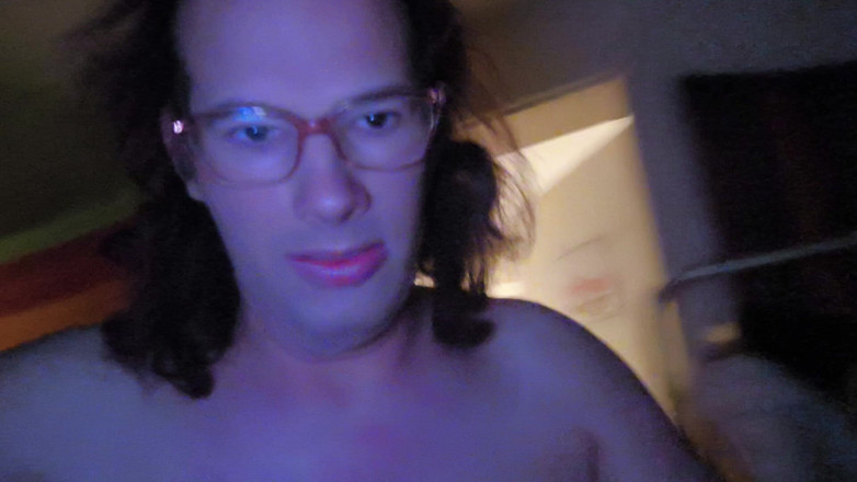 JanineLang: 나는 벌거벗은 채로 쓰레기를 버린다 (이웃에게 당했다)