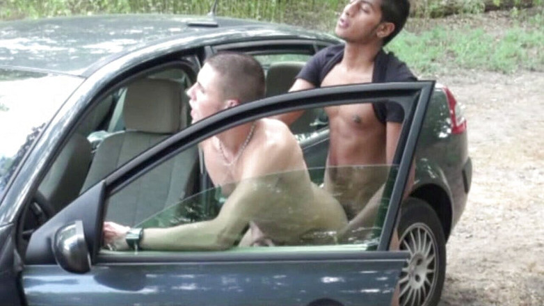 FRENCH PORNSTARS FUCKERS: Cậu bé thẳng bị gỗ mun đụ trong công viên xhib đi đường