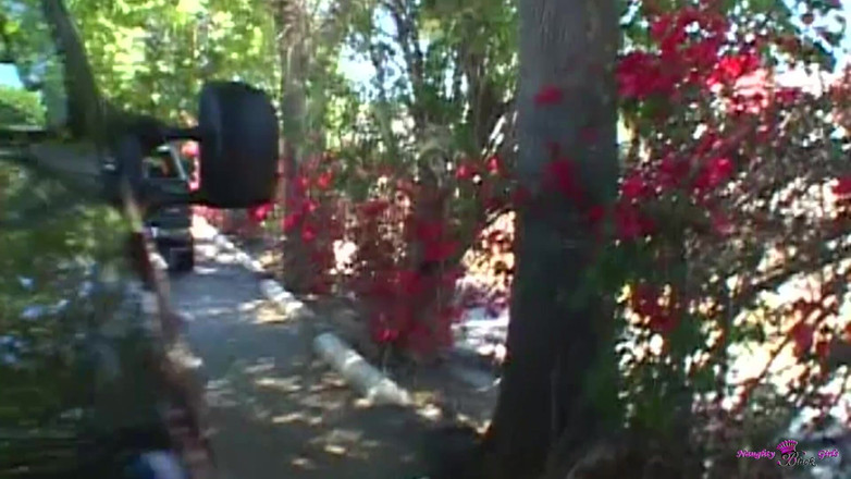 Naughty Black Girls: लाल बालों वाली यह बेब लंड चुसाई के लिए आई लेकिन वह पूरी तरह से लंड द्वारा तोड़ी गई