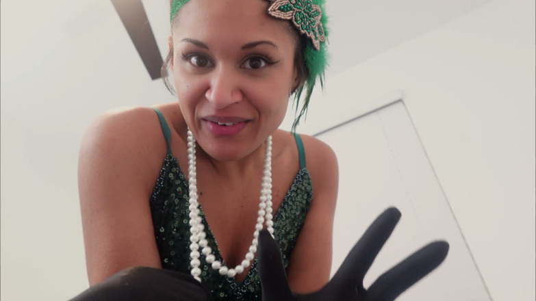Kink in Time: Calissa 1920s Giantess
