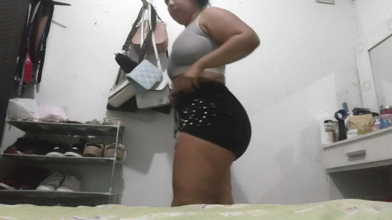 Katrina4deluxe: Wanita cantik tertangkap basah di kamarnya