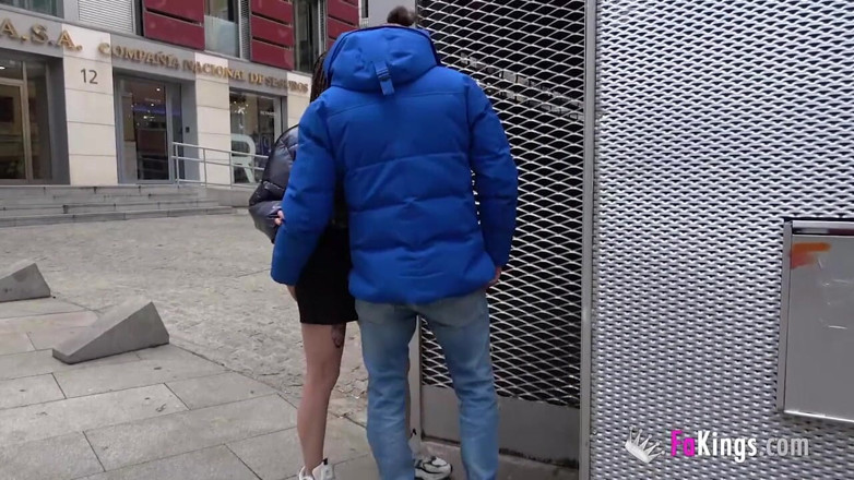 FAKings: Elle a envie d'une grosse bite et ne s'arrête à rien...
