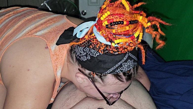 Funhousewife69: De nuevo chupando su polla hasta que explotó en mi...