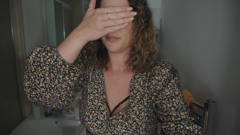 Sasha Curves: Nevlastní máma neochotně podá nevlastnímu synovi ruku