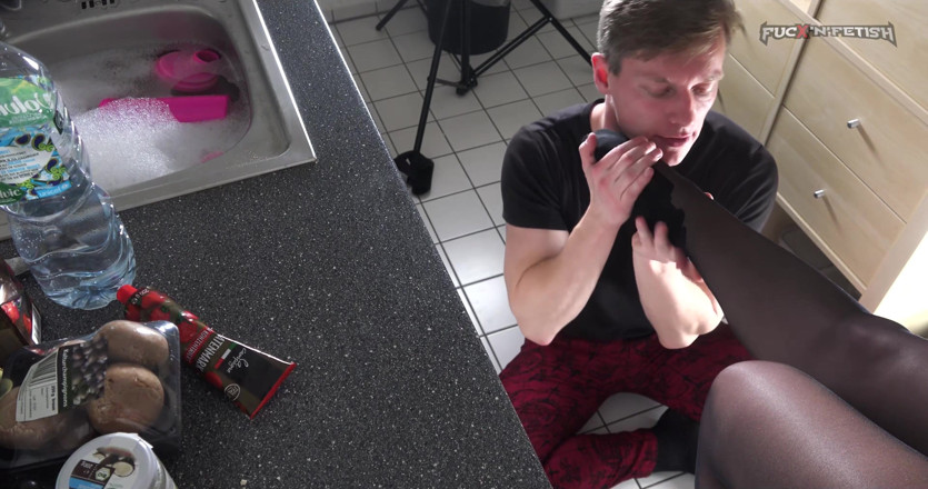 Fuck n Fetish: Nylon feet licked