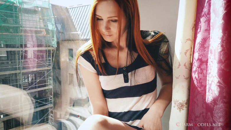 CharmModels: Lea в Солнце, рыжая крошка у окна