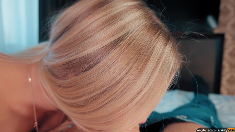 ReplayXXXLady: Sudut pandangan pertama tertangkap adik tiri melancap dan mengongkek pepek...