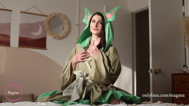 Magnea: Das schöne baby yoda macht einen sexy striptease