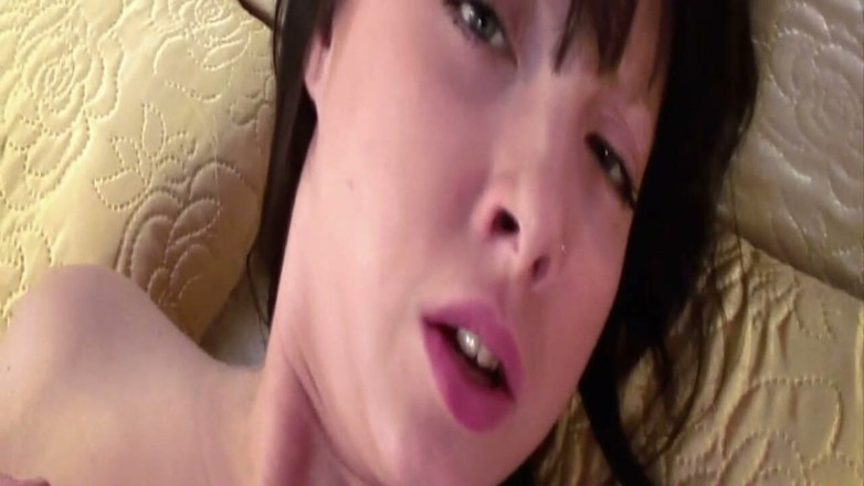 Bangora clips: Brunette Fingers Her Wet Pussy in Fishnets