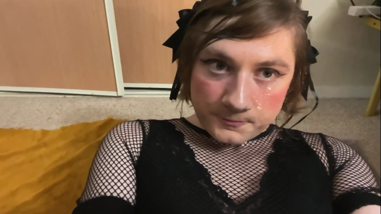 Kendal uwu: Tgirl lateks facial sendiri