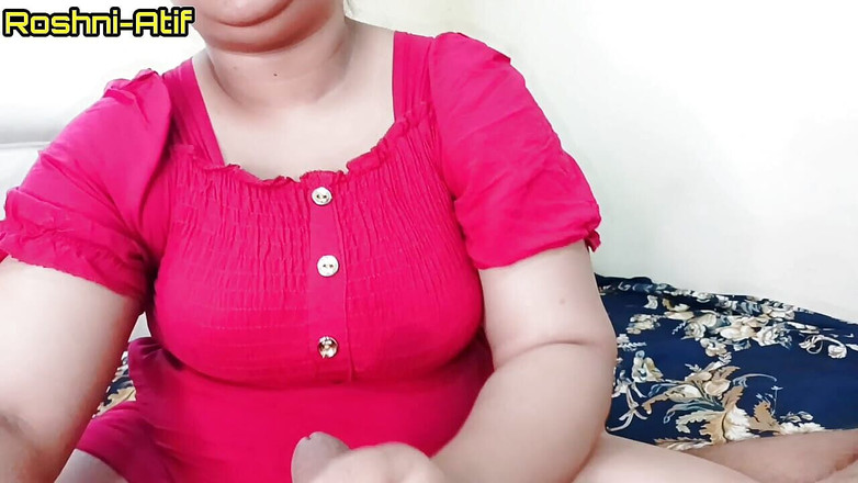 roshni-atif: मेरा बॉस मुझे जोर से चोदता है और मेरी चूत पर वीर्य डालता है और मैं उसका बड़ा लंड चूसती हूं