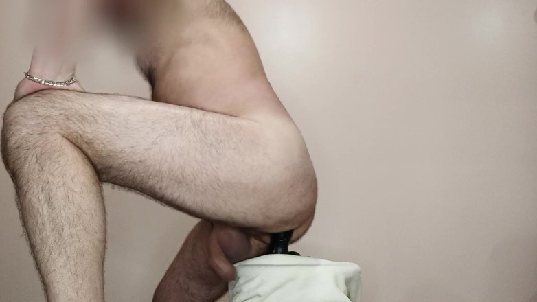 Bob Vajra: Mengongkek pantat dengan tebal, dildo hitam 1