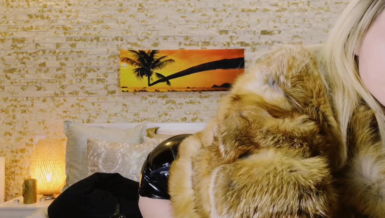 Erotic Tanya: Burps &amp; farts in fur