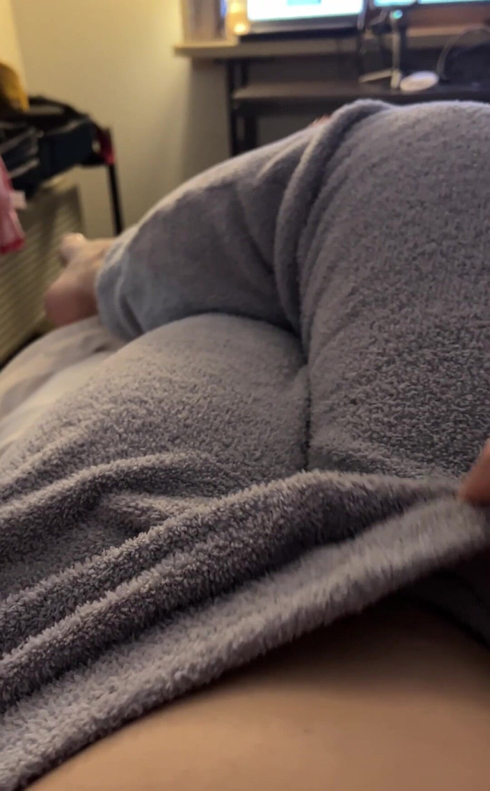 Avril Showers: Aku baru saja mengalami sesi skype terpanas dengan klien favoritku...