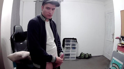 Palko Krisztian: Doar distracție