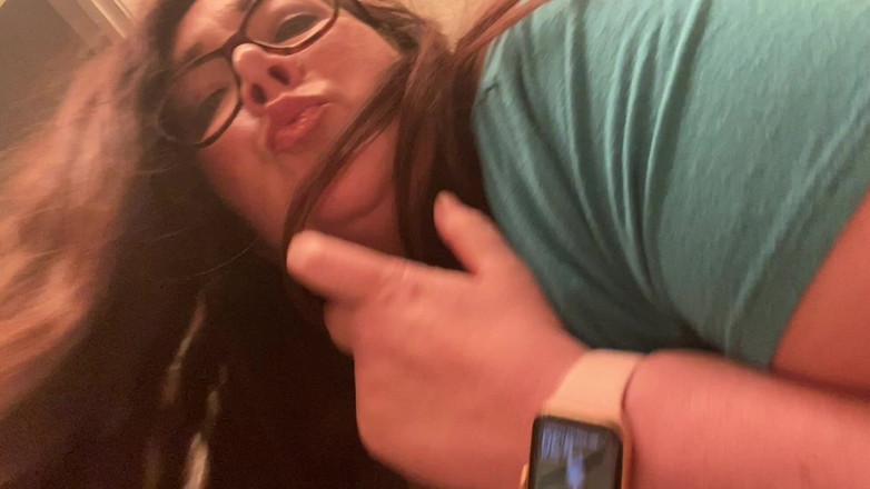 cutejayne: Toket semok ini gondal-gandul dengan perlahan