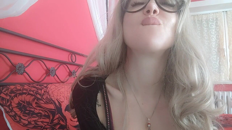 savannahamatoriale: Burping while I show you my finger
