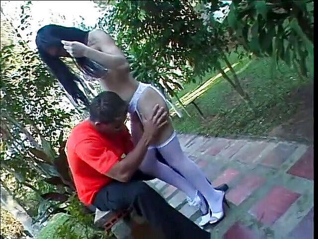 Shemales Tales: 정액으로 가득 찬 얼굴을 따먹는 란제리 입은 Tranny