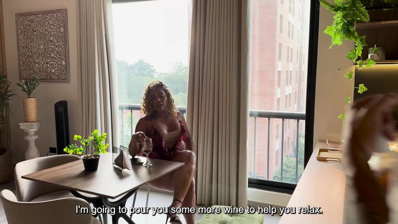 Carla Morelli: 曲線美のあるホットなエボニーミルフがデートのために仕込まれ、シェフとセックス、大きなペニスで慰めを求める - カーラ・モレリ