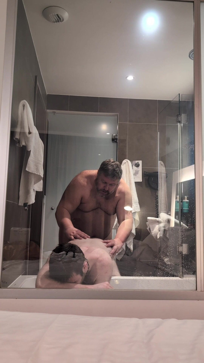 Mart_the_cat: Styvfar knullar mig i badrummet