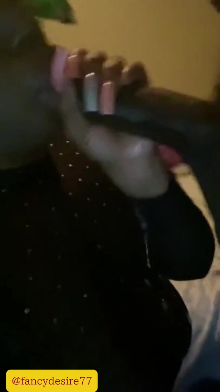 The quickie spot: Ayah tiriku pindah bersama kami dan tengah malam kami bersenang-senang