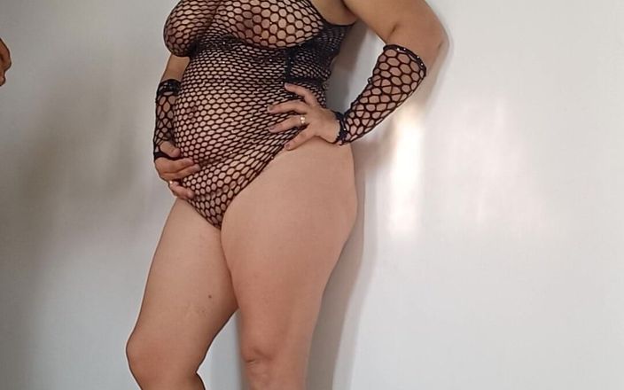 Valkyrieandluigy: 穿着色情内衣的妻子