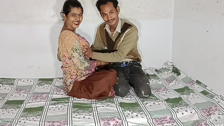 Desi Bhabhi Neha: Amateur esposa consigue follada en el piso caliente de la...