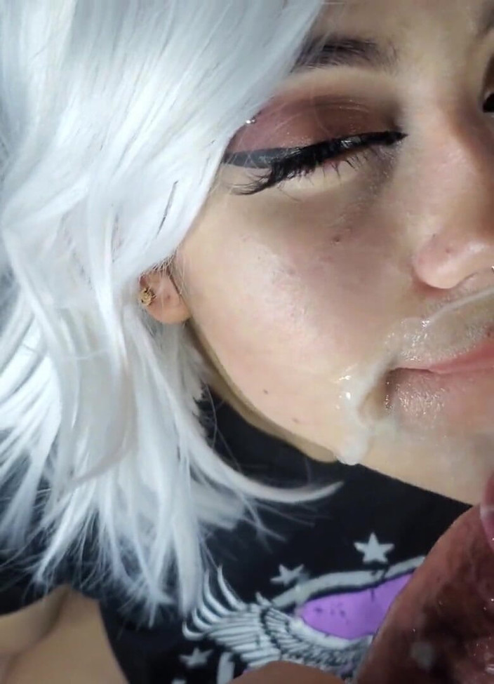 DherlyDoll: Tôi thích bú cu của anh ấy cho đến khi tất cả...