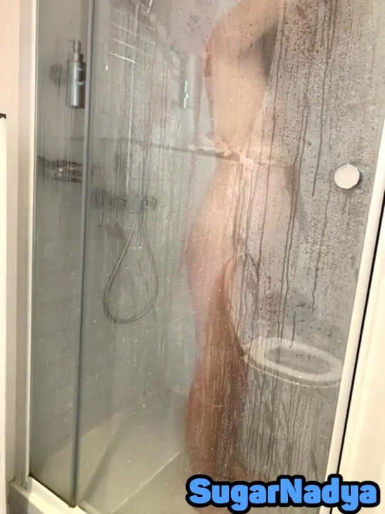 SugarNadya: La belleza rusa SugarNadya vio en la ducha y luego...