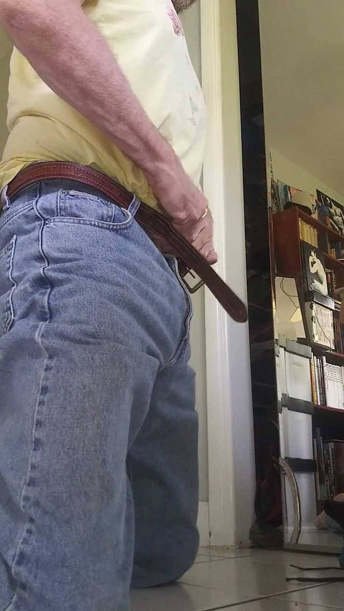 Hairyartist: Tôi co lại và thống trị bạn vào một sự...