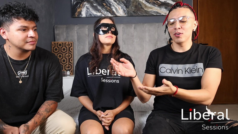 Liberal Sessions: 2 Kawan Berseronok Dengan Awek Muda Amatur Dalam Seks Bertiga