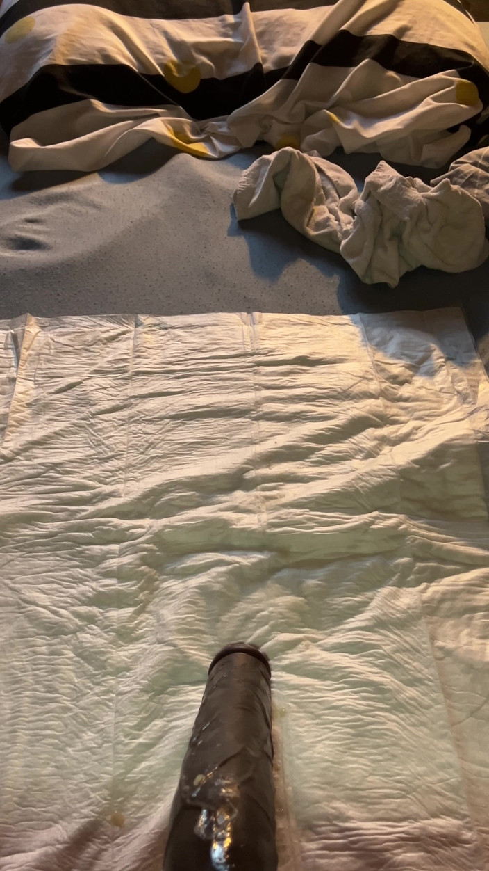 Almaviva: Смачний анальний секс з коричневим ділдо дідуся