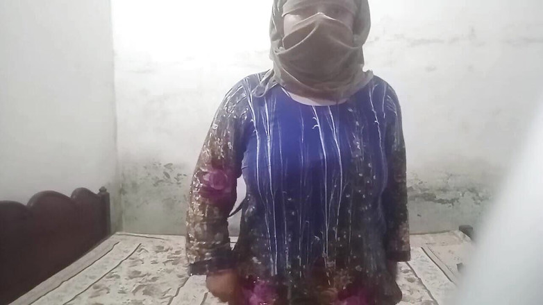 Randi Bhabi: Děvka Bhabhi dostala chuť netopýra